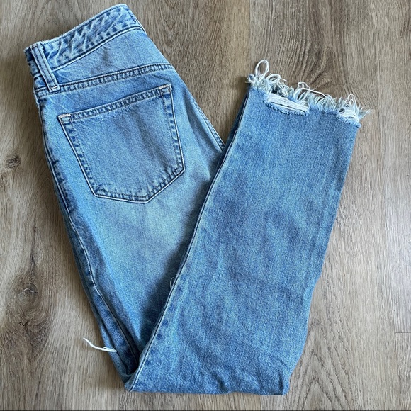 A&F | annie girlfriend high rise distressed raw hem size 25/ 0R - Picture 2 of 7